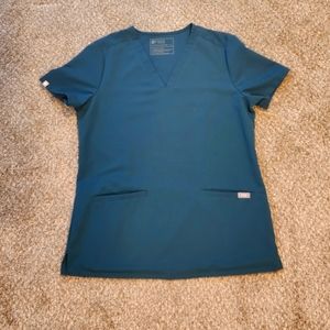 Fig Casma Three-Pocket Scrub top
